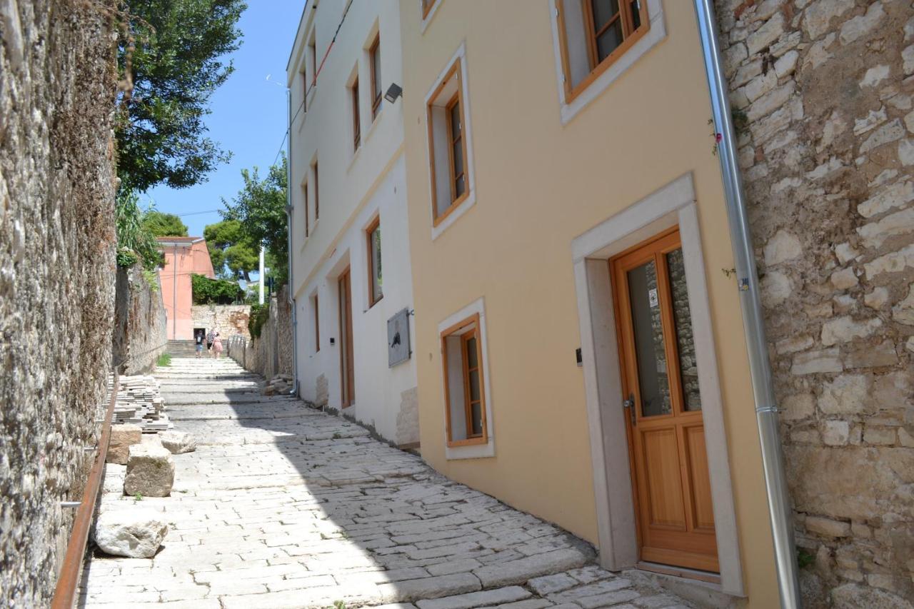 Pula Residence Rooms And Apartments Old City Center Bagian luar foto