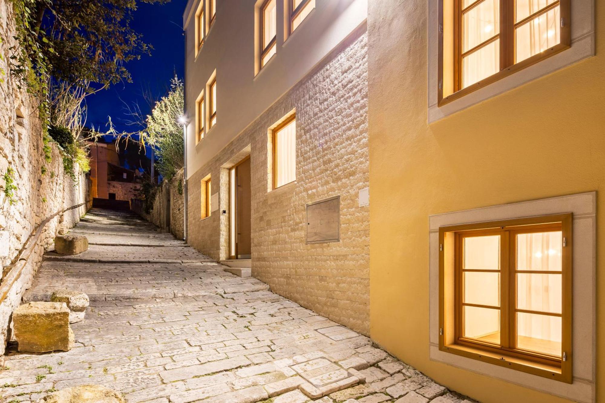 Pula Residence Rooms And Apartments Old City Center Bagian luar foto