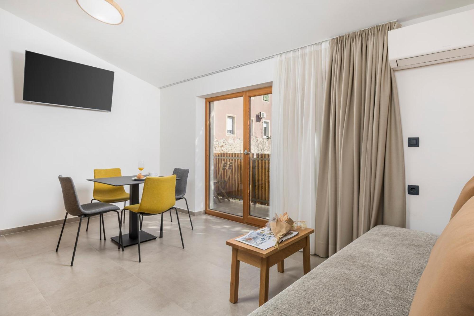 Pula Residence Rooms And Apartments Old City Center Bagian luar foto