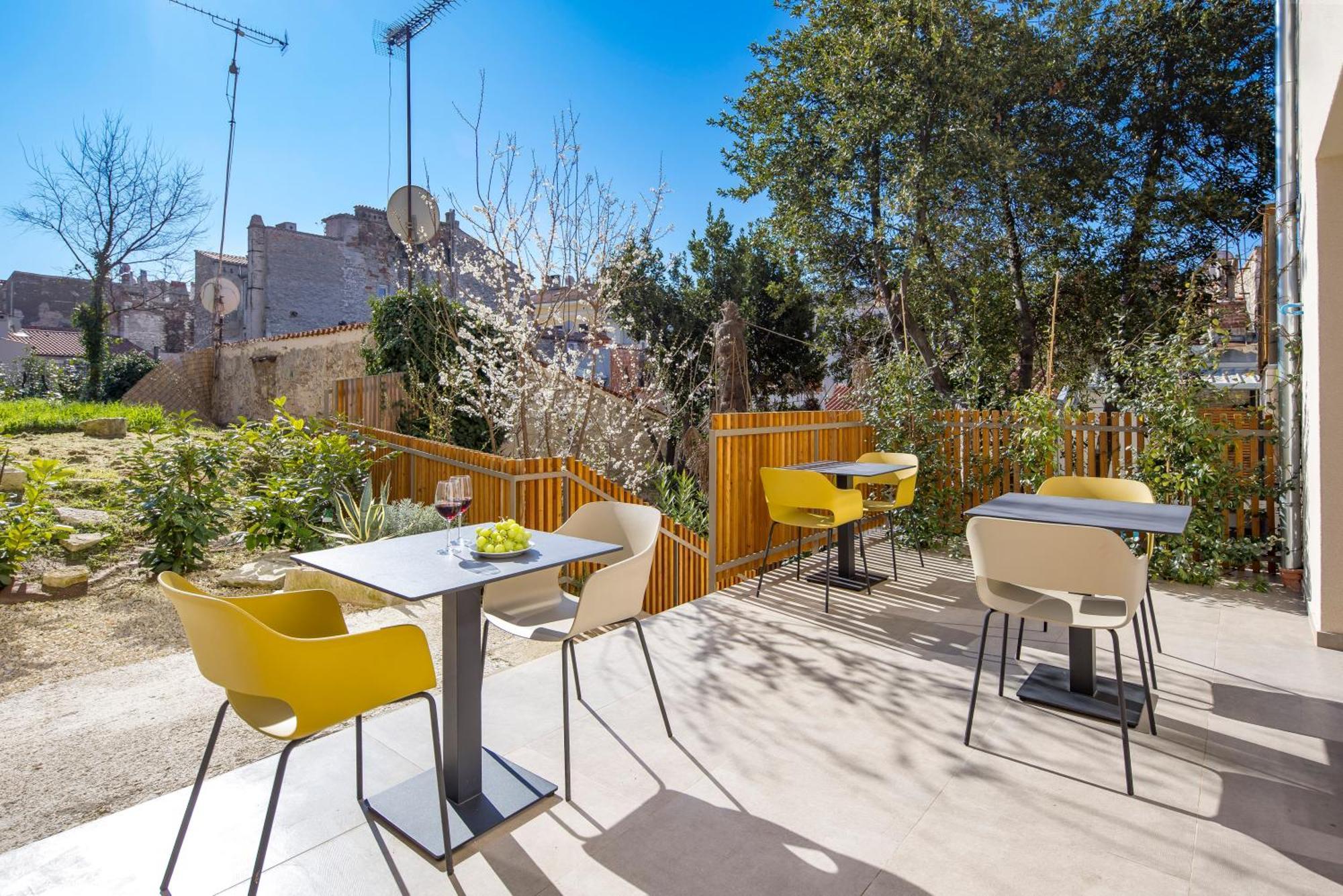 Pula Residence Rooms And Apartments Old City Center Bagian luar foto