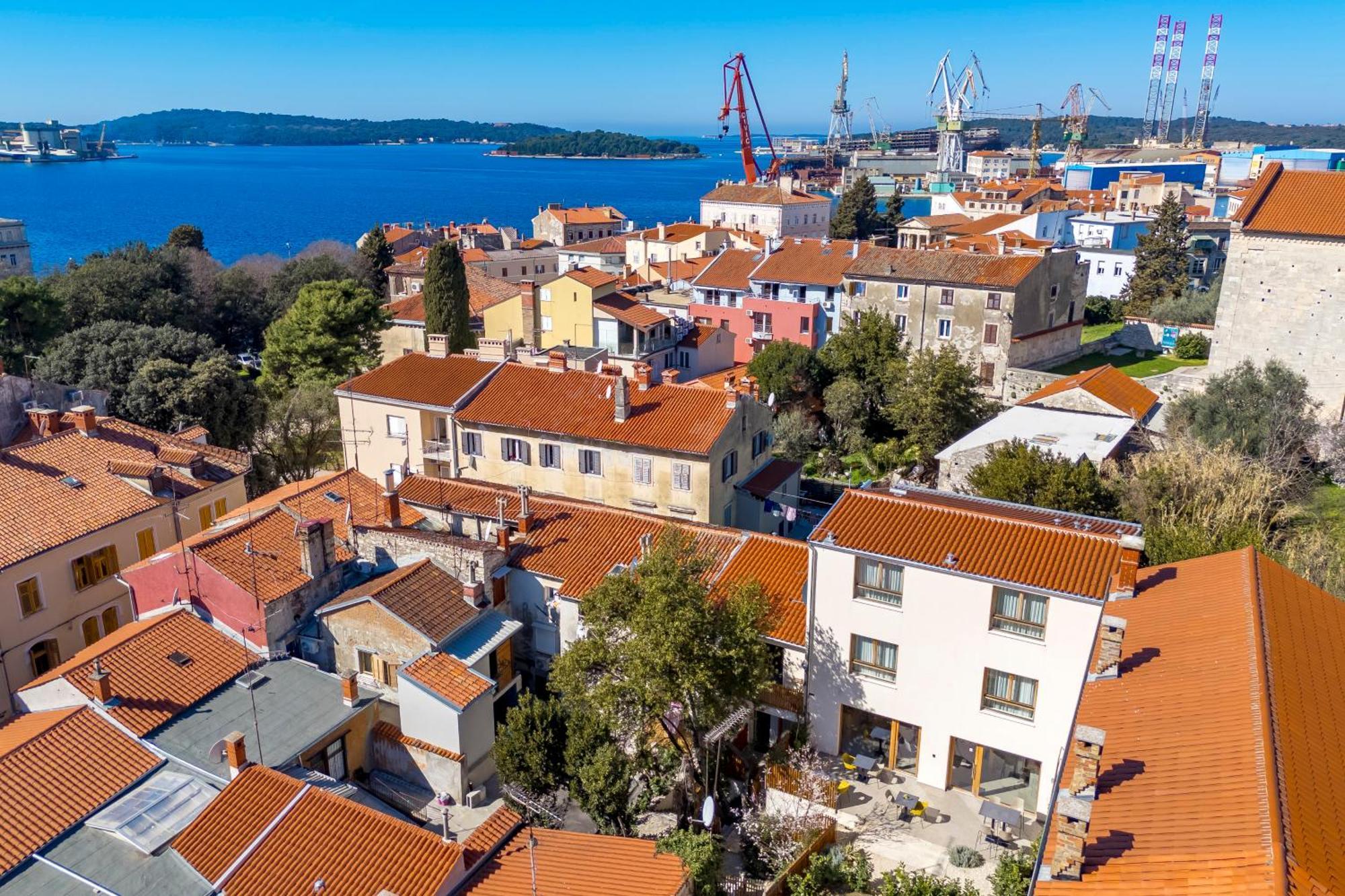 Pula Residence Rooms And Apartments Old City Center Bagian luar foto