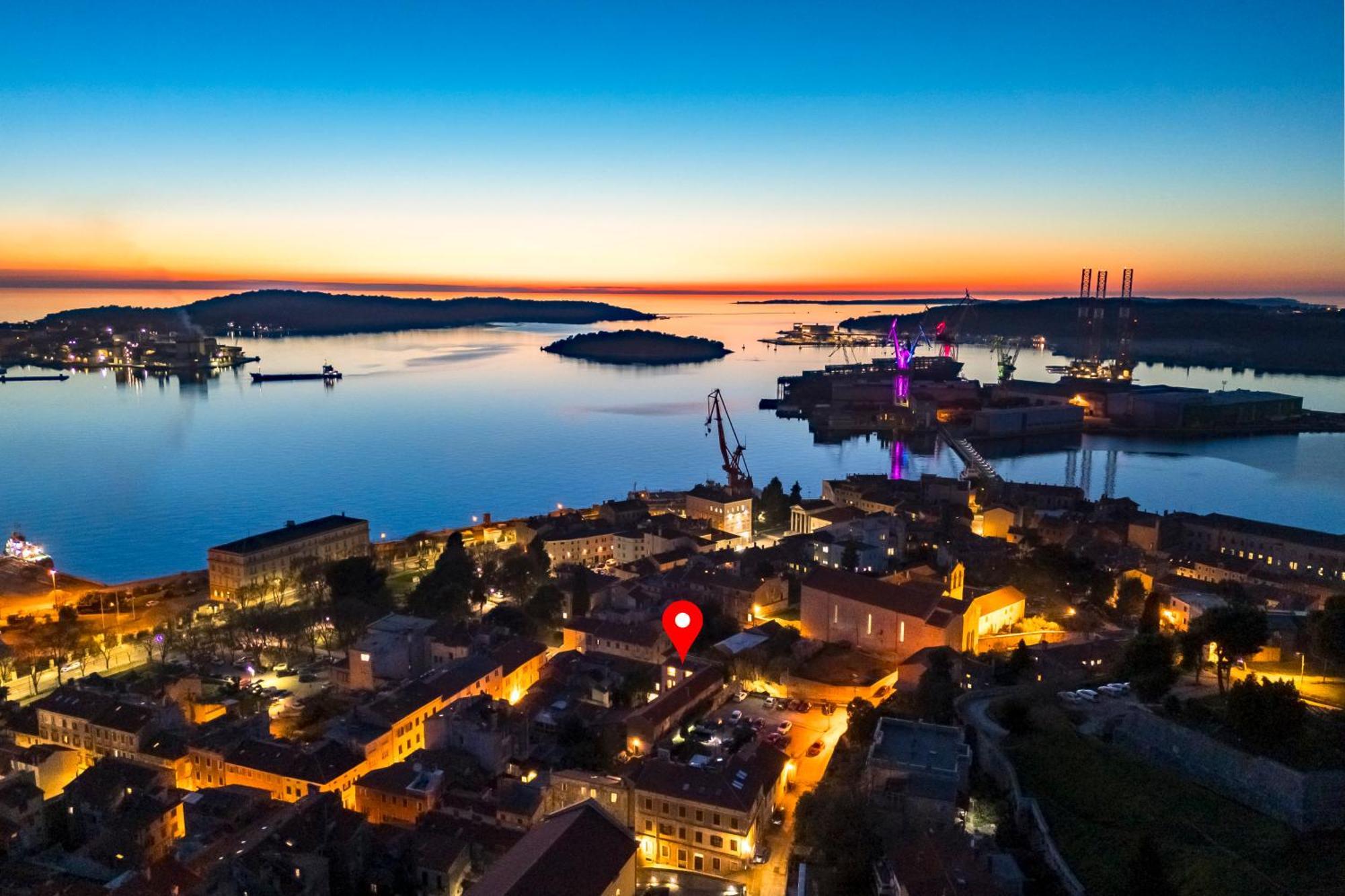 Pula Residence Rooms And Apartments Old City Center Bagian luar foto