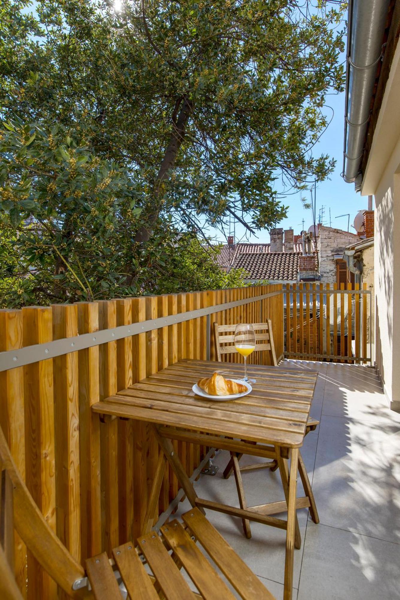 Pula Residence Rooms And Apartments Old City Center Bagian luar foto